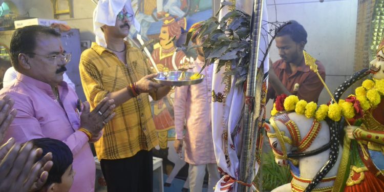 तेजाजी मेले का विधिवत् पुजा अर्चना के साथ शुभारंभ संपन्न खाटू श्याम के भजनों से सराबोर हुआ मेला-सैलाना में खाद्य सुरक्षा विभाग की कार्यवाई, जांच हेतु भागर, टर्मरिक पाउडर एवं अन्य खाद्य पदार्थ के नमूने लिए-डिजिटल अरेस्ट के नाम पर 55 लाख रुपये की साइबर ठगी पुलिस की त्वरित कार्रवाई से 15 लाख रुपये फ्रीज, 20 लाख की अतिरिक्त ठगी होने से रोकी-डॉ. अम्बेंडकर नगर-रीवा के मध्य2 साप्ताहिक स्पेशल ट्रेन का परिचालन