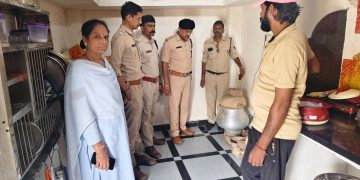 अवैध मदिरा के विरुद्ध आबकारी विभाग की  कार्यावाही  30 लीटर हाथ भट्टी मदिरा तथा 2 हजार किलोग्राम महुआ लहान जप्त कर 5 प्रकरण पंजीबद्ध किए