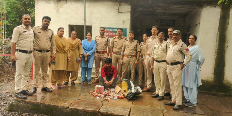 अवैध मदिरा के विरुद्ध आबकारी विभाग की कार्रवाई10 हजार 580 रुपए की मदिरा जब्त