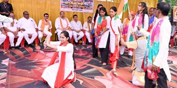 गांधी जयंती पर कैबिनेट मंत्री चैतन्य काश्यप ने गांधी प्रतिमा पर किया माल्यार्पण-गांधी जयंती पर रतलाम मंडल में स्वच्छता ही सेवा अभियान के तहत व्यापक कार्यक्रम,