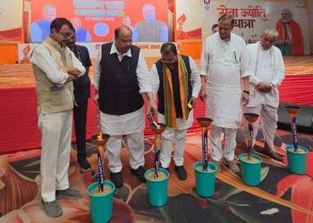 विकसित भारत का निर्माण केवल किसी एक व्यक्ति के प्रयास से नहीं, बल्कि हम सभी के सामूहिक प्रयास से संभव -दो साल पुरानी 50 लाख की चोरी का रतलाम पुलिस ने किया खुलासा अंतर्राज्यीय चोर गिरोह का पर्दाफाश-शादी का झांसा देकर बलात्कार एवं जान से मारने की धमकी देने वाला फरार आरोपी गिरफ्तार-धोखाधङी के आरोपियो को पकङने एवं साथ ही धोखाधङी की राशि कुल 1 लाख 4 हजार रुपये को बरामद करने में मिली सफलता-अवैध शराब विरुद्ध पर प्रभावी कार्यवाही-विकसित भारत का निर्माण केवल किसी एक व्यक्ति के प्रयास से नहीं, बल्कि हम सभी के सामूहिक प्रयास से संभव-रतलाम की धरती अद्भुत,-कलेक्टर श्री कटेसरिया द्वारा जिले में कानून व्यवस्था बनाए रखने तथा नियमों के उल्लंघन पर कि प्रभावी कार्रवाई- खेती में बदलाव के साथ किसान कर रहे अलग-अलग प्रकार की खेती -रतलाम ग्रामीण तहसील के चार परिवीक्षाधीन पटवारियों की सेवाएं समाप्त-पत्रकार व पत्रकार परिवार के लिए निःशुल्क स्वास्थ्य परीक्षण शिविर के साथ निशुल्क दवाई का वितरण, पत्रकारों ने किया विभिन्न सुविधाओं का अवलोकन-भाजपा ने विधायक सभागृह से भारत माता सर्कल तक निकाली सेवा ज्योति यात्रा