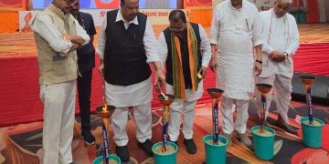 विकसित भारत का निर्माण केवल किसी एक व्यक्ति के प्रयास से नहीं, बल्कि हम सभी के सामूहिक प्रयास से संभव -दो साल पुरानी 50 लाख की चोरी का रतलाम पुलिस ने किया खुलासा अंतर्राज्यीय चोर गिरोह का पर्दाफाश-शादी का झांसा देकर बलात्कार एवं जान से मारने की धमकी देने वाला फरार आरोपी गिरफ्तार-धोखाधङी के आरोपियो को पकङने एवं साथ ही धोखाधङी की राशि कुल 1 लाख 4 हजार रुपये को बरामद करने में मिली सफलता-अवैध शराब विरुद्ध पर प्रभावी कार्यवाही-विकसित भारत का निर्माण केवल किसी एक व्यक्ति के प्रयास से नहीं, बल्कि हम सभी के सामूहिक प्रयास से संभव-रतलाम की धरती अद्भुत,-कलेक्टर श्री कटेसरिया द्वारा जिले में कानून व्यवस्था बनाए रखने तथा नियमों के उल्लंघन पर कि प्रभावी कार्रवाई- खेती में बदलाव के साथ किसान कर रहे अलग-अलग प्रकार की खेती -रतलाम ग्रामीण तहसील के चार परिवीक्षाधीन पटवारियों की सेवाएं समाप्त-पत्रकार व पत्रकार परिवार के लिए निःशुल्क स्वास्थ्य परीक्षण शिविर के साथ निशुल्क दवाई का वितरण, पत्रकारों ने किया विभिन्न सुविधाओं का अवलोकन-भाजपा ने विधायक सभागृह से भारत माता सर्कल तक निकाली सेवा ज्योति यात्रा