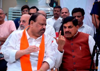 मुख्यमंत्री पहुंचे रतलाम स्वर्गीय तेजकुंवरबाई काश्यप को पुष्पांजलि अर्पित कर शोक संवेदनाएं व्यक्त की।-कम वर्षा के चलते किसानों को कम पानी वाली फसलों की बुआई करने की सलाह-निःशुल्क ड्राइविंग लाइसेंस कैंप का आयोजन महिला आईटीआई रतलाम में किया गया
