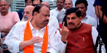 मुख्यमंत्री पहुंचे रतलाम स्वर्गीय तेजकुंवरबाई काश्यप को पुष्पांजलि अर्पित कर शोक संवेदनाएं व्यक्त की।-कम वर्षा के चलते किसानों को कम पानी वाली फसलों की बुआई करने की सलाह-निःशुल्क ड्राइविंग लाइसेंस कैंप का आयोजन महिला आईटीआई रतलाम में किया गया
