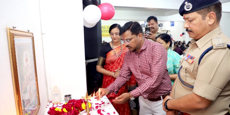 रॉयल कॉलेज में ‘आगाज़’ कार्यक्रम यातायात नियमों के साथ मिला रोजगार व व्यक्तित्व विकास का अनमोल मार्गदर्शन-खाद्य सुरक्षा विभाग जावरा क्षेत्र के विभिन्न प्रतिष्ठानों से खाद्य पदार्थों के 6 नमूने लिए-हिट एंड रन’ पीड़ितों को दिलाई ₹39.50 लाख की आर्थिक सहायता-पुलिस के साइबर जागरूकता अभियान के अंतर्गत नाहर ग्लोबल स्कूल में सेमिनार आयोजित-पुलिस की बड़ी कार्रवाई: अवैध शराब परिवहन के सिंडिकेट का पर्दाफाश