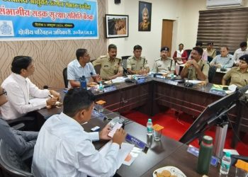 हाईवे के किनारे ढाबों व रेस्‍टोरेन्‍टस पर थानों, अस्‍पतालों व एम्‍बुलेंस के नंबर प्रदर्शित किए जाए-बाल विवाह पर अब और कसेगा शिकंजा, सीएमपीओ को मिलेगा कानून और कार्रवाई का गहन प्रशिक्षण-डेलनपुर टोल पर आबकारी विभाग की कार्रवाई, 42 पेटी मदिरा बरामद-स्टेशन रोड पुलिस की बड़ी कार्रवाई शातिर वाहन चोर से चोरी की 04 मोटरसाइकिलें बरामद